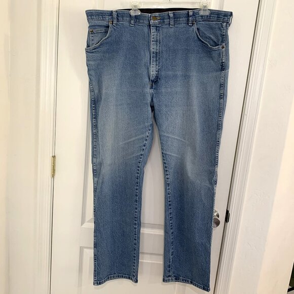 Wrangler Premium Jeans Regular Fit Light Wash Blue Denim Men's Size 44 x 32 - Picture 1 of 9
